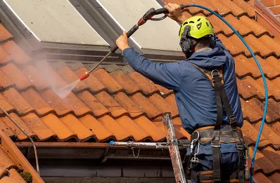 Démoussage et hydrofuge de toiture à Eccles