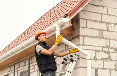 Pose et remplacement de gouttières à Eccles